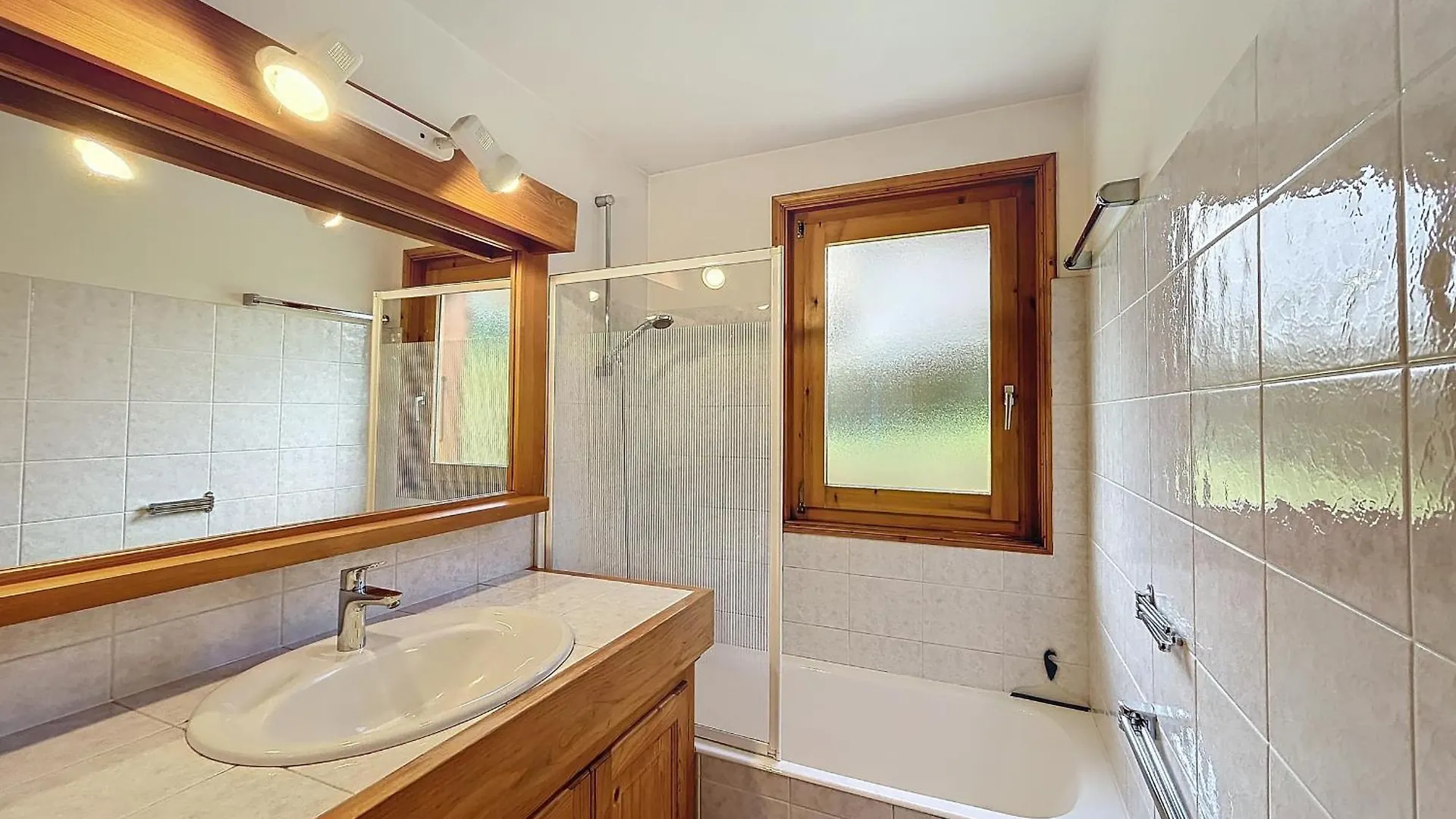 Appartement Mont Blanc : 2 Chambres, Terrasse, Parking Et Equipements Modernes - Fr-1-560-131 Demi-Quartier Apartment