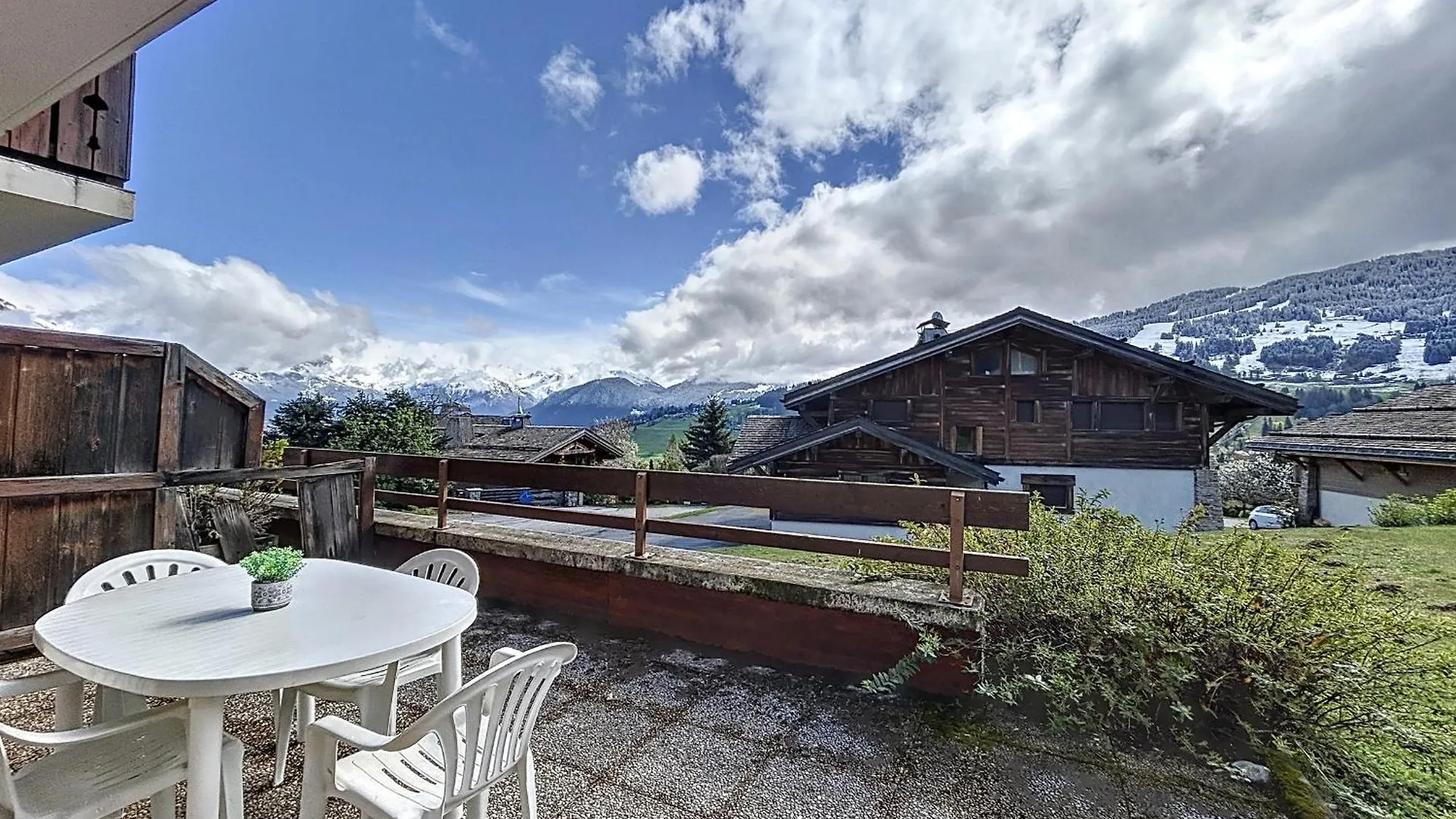Appartement Mont Blanc : 2 Chambres, Terrasse, Parking Et Equipements Modernes - Fr-1-560-131 Demi-Quartier 0*,  France