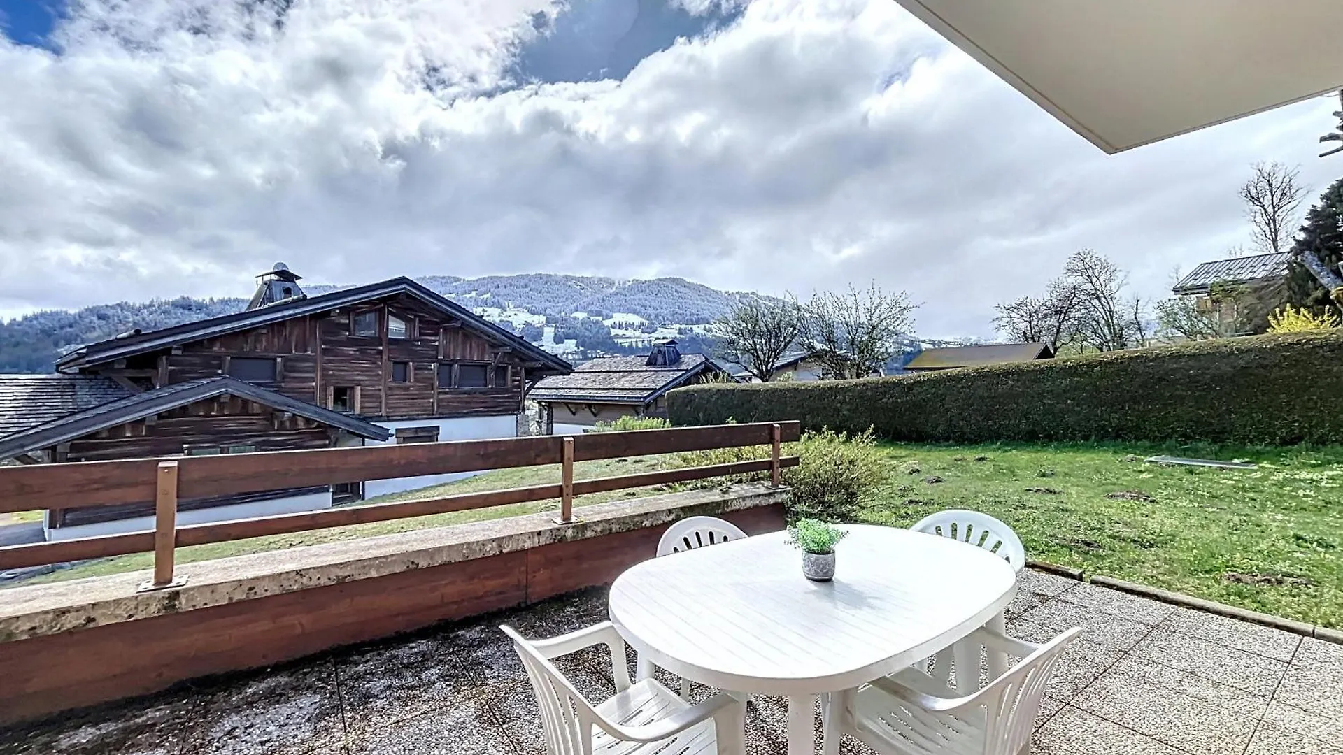 Appartement Mont Blanc : 2 Chambres, Terrasse, Parking Et Equipements Modernes - Fr-1-560-131 Demi-Quartier Apartment